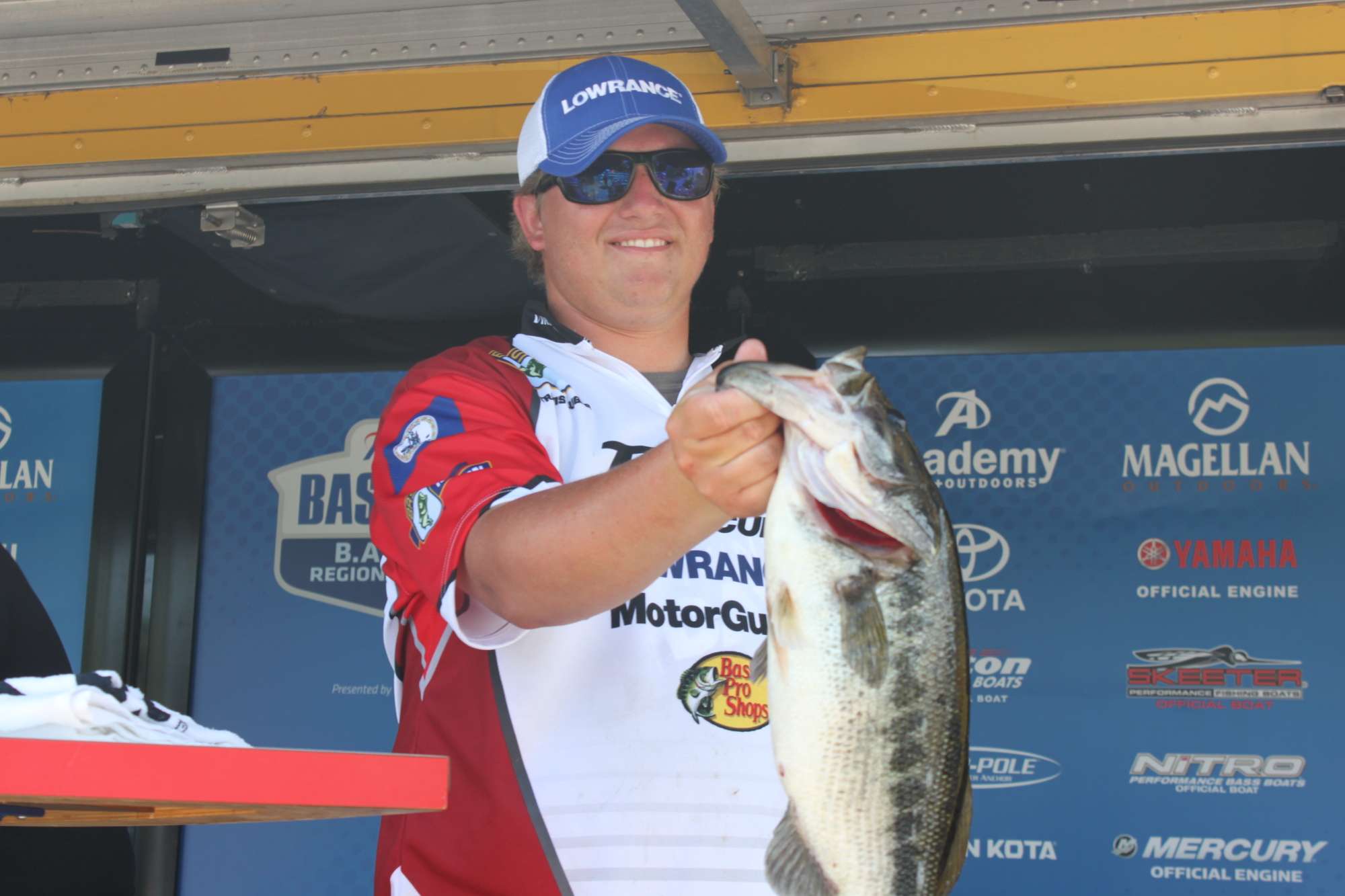 And then there were bass! Thereâs Travis Lugar of Team West Virginia whoâs in third place among non-boaters with six bass over two days weighing 11-14. This 5-pound, 1-ounce biggunâ started the day off right!