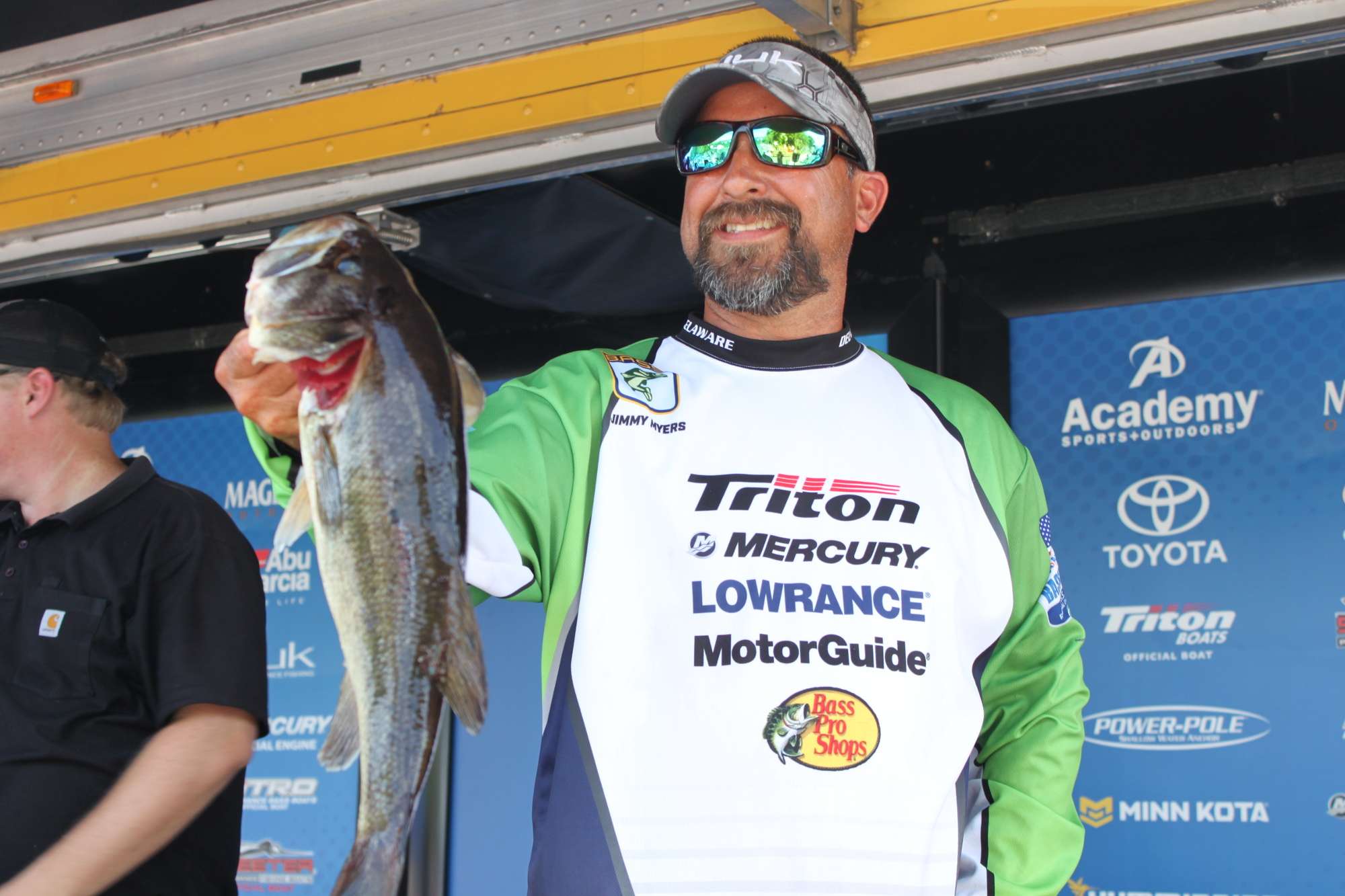 Jimmy Myers of Delaware is second among non-boaters with 12-12 over two days.