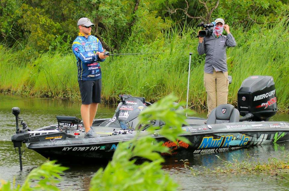 Follow Shin Fukae and Bradley Roy as they compete on Championship Sunday at the 2018 Bass Pro Shops Bassmaster Elite at Sabine River presented by Econo Lodge. 