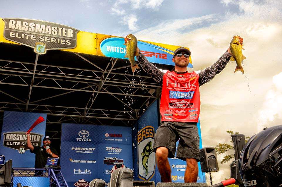 Follow the anglers as they weigh in on the final day at the Sabine River.