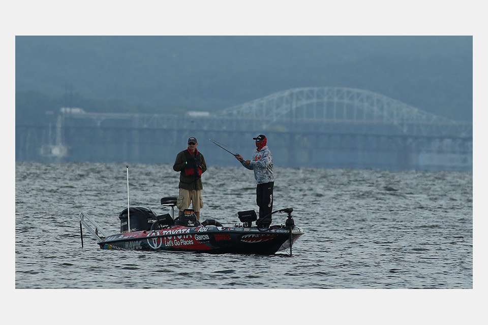The Bay was difficult for many of the anglers to figure out. Mike Iaconelli, here fishing the famed Susquehanna Flats, was a pre-event favorite, having won the previous year on the nearby Delaware River. But Ike gobsmacked local fans as well as Fantasy Fishing teams with a zero on Day 1. He finished 95th after catching two fish on Day 2. But fishing was tough for most. Over the first two days, only 79 limits were weighed out of a possible 214.