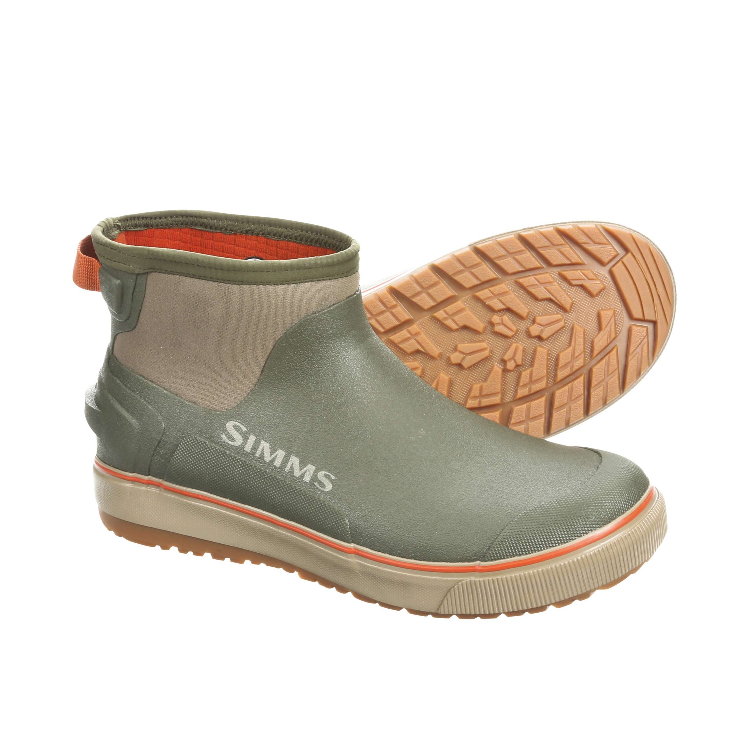 Riverbank Chukka<br>
Simms	<br>
$129<br>	
A pre/post/ or mid-fishing chukka with an off-road, all weather chassis. Constructed out of waterproof vulcanized rubber & neoprene, the Riverbank Chukka sports a grid-fleece lining to keep feet ultra-warm on cold whether they are in the river or on land. Powered by a Right AngleÂ® Footbed and featuring a non-marking, siped outsole, anglers achieve unmatched comfort, stability and traction in what is sure to become an angler driven go-to piece of footwear.	