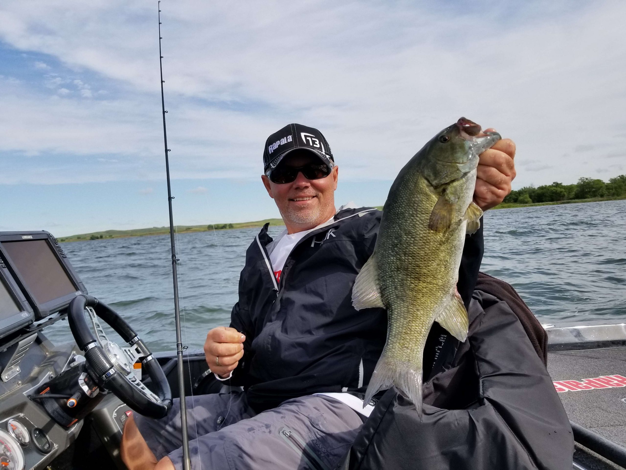 Dave Lefebre Bassmaster elite series Day 2 0n Lake Oahe boat flips 3.5 lbs making that this number 2.