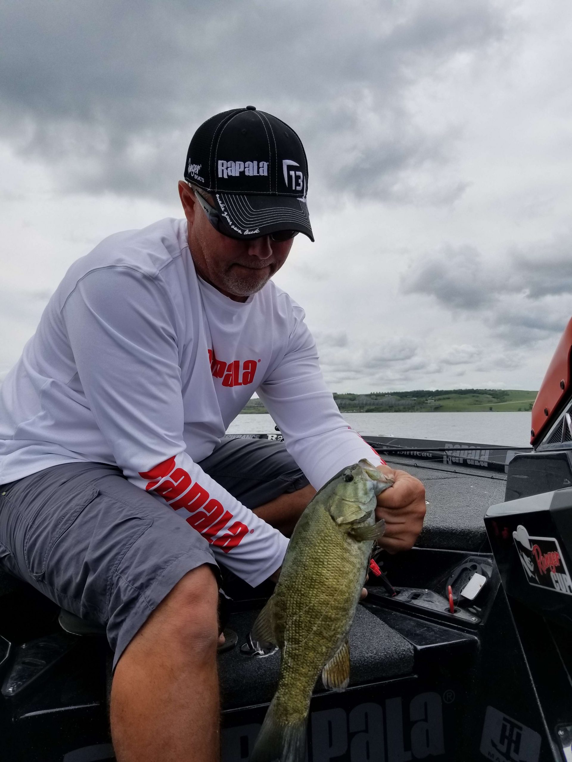 Dave is adding onces with every catch here at Lake Oahe Bassmaster elite series day 2. 