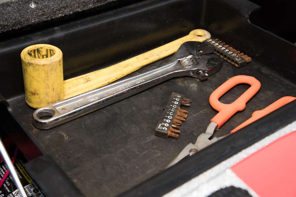 Tools are stored in a tray in the rear compartment in case he needs to change a prop.