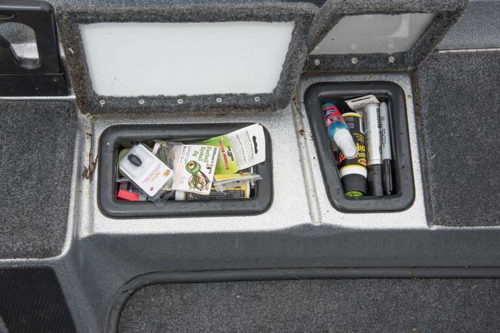 Two small compartments just behind the front deck provide space for scents, markers and other small gear.