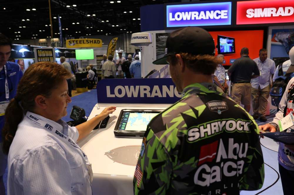 We end our day seeing how the new Lowrance units integrate with almost every system on your boat. 