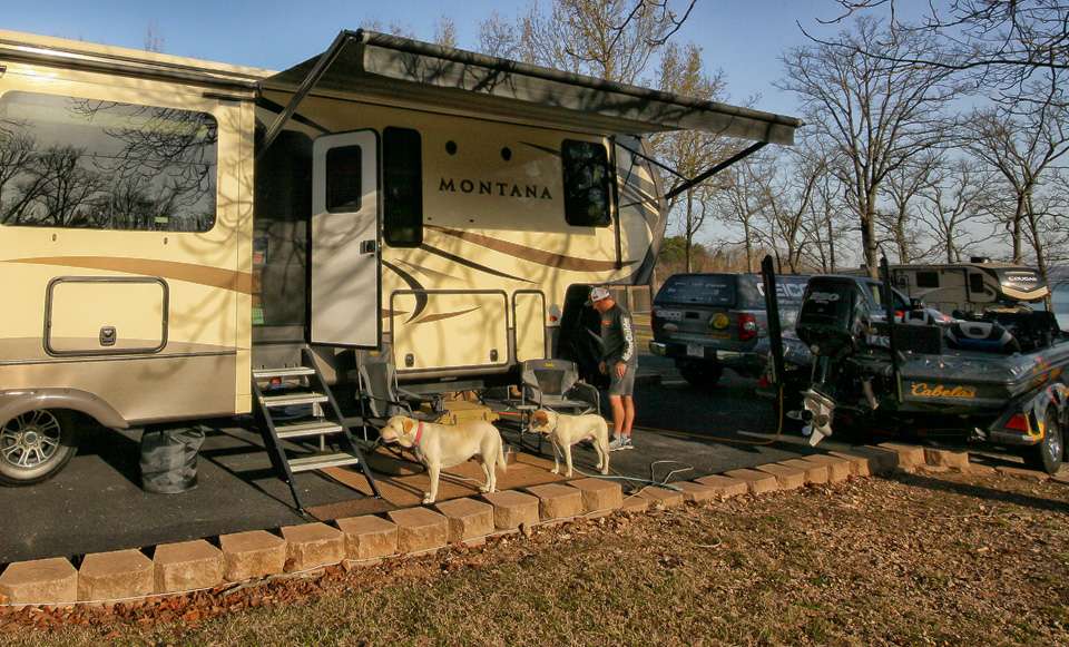 Elite Series pro Mike McClelland, his wife Stacy and their two dogs are living full time in an RV while their new house is being built. They invited us in to take a look inside their Keystone Montana fifth wheel 43-foot RV. 