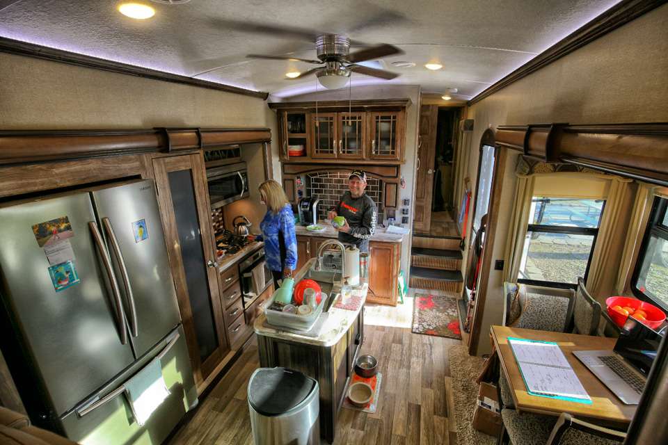 The kitchen and eating area are big as well. The Keystone Montana is the best selling luxury RV in the nation. 