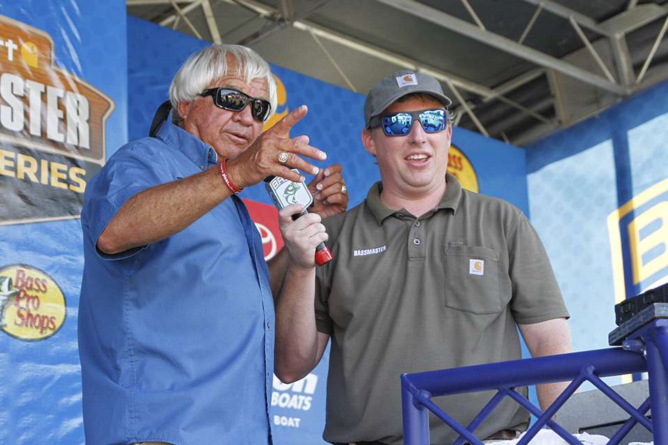 Legend Jimmy Houston lives down the road and decided to stop by to say hey and meet the anglers backstage.