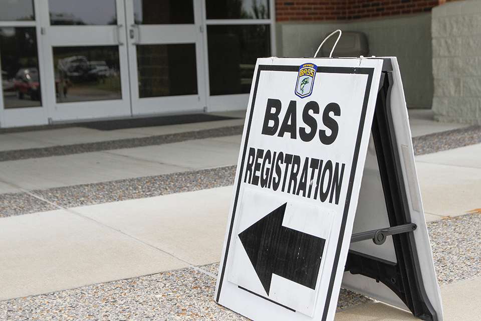 This way to register for the 2018 Mossy Oak Bassmaster High School and Junior National Championship presented by DICK'S Sporting Goods.