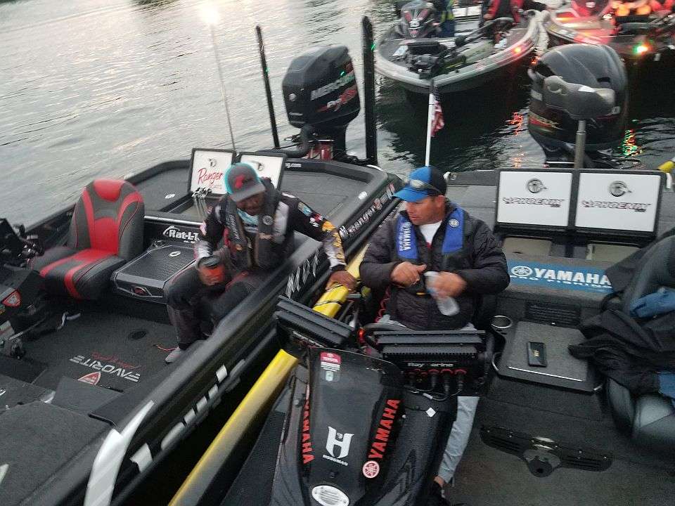 The day is finally here, weather conditions have improved but there is still a small chance of rain. The leaderboard has changed each day, who will come out on top for CHAMPIONSHIP SUNDAY?!  I'm riding with Bobby Lane. Tune in to Bassmater.com for all your tournament coverage. 