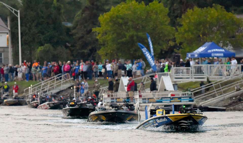 See the Elites roar out for another day of fishing the Huk Bassmaster Elite at St. Lawrence River presented by Black Velvet.