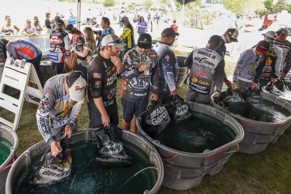 Take a look behind the scenes Day 3 of the 2018 Huk Bassmaster Elite at St. Lawrence River presented by Black Velvet.