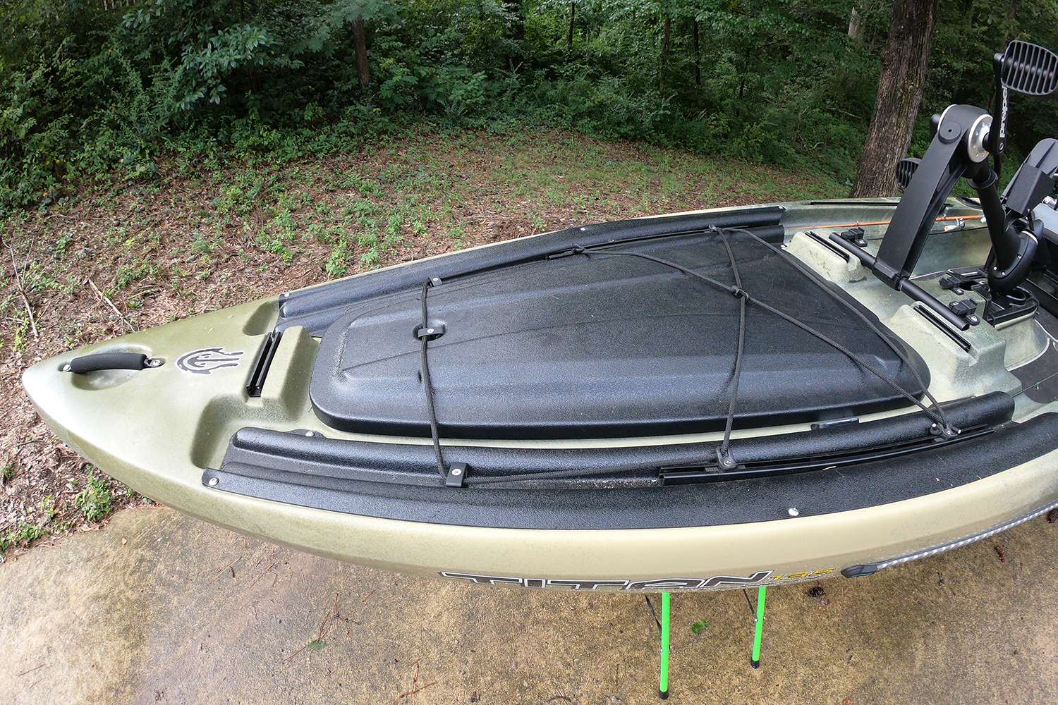 Starting at the front of the boat, it has a handy handle, and a large frontal storage compartment. 