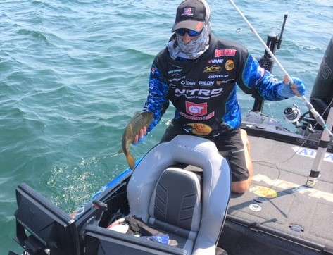 Persistence pays off for Ott DeFoe. He boats a cull and his bag advances to 20-11!
