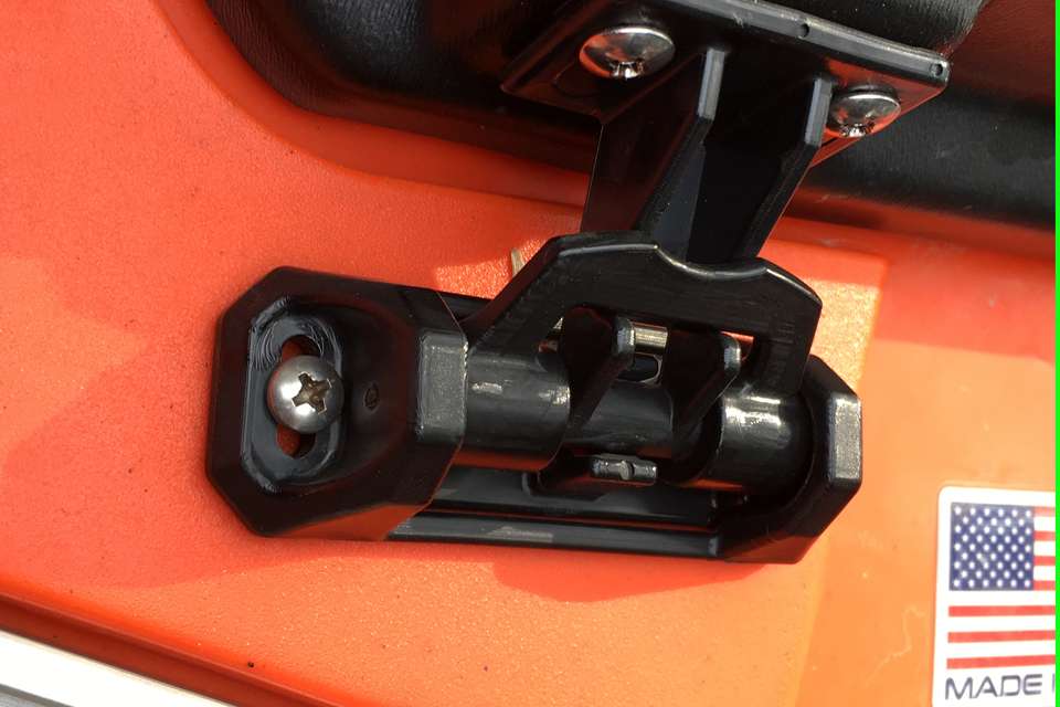 Note Bonafide's well-designed and robust YakAttack Doubleheader hinges, which offer two-way directional operation and allow the hatch to be removed within seconds.