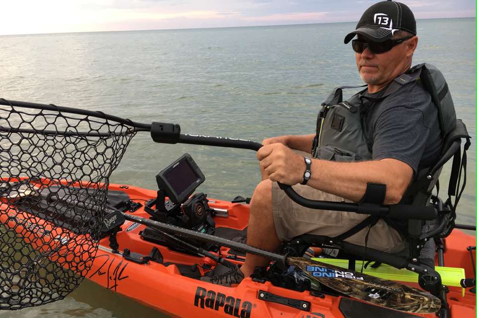 The one-handed YakAttack Leverage Landing Net makes it easy to play the fish with one hand and net with the other.