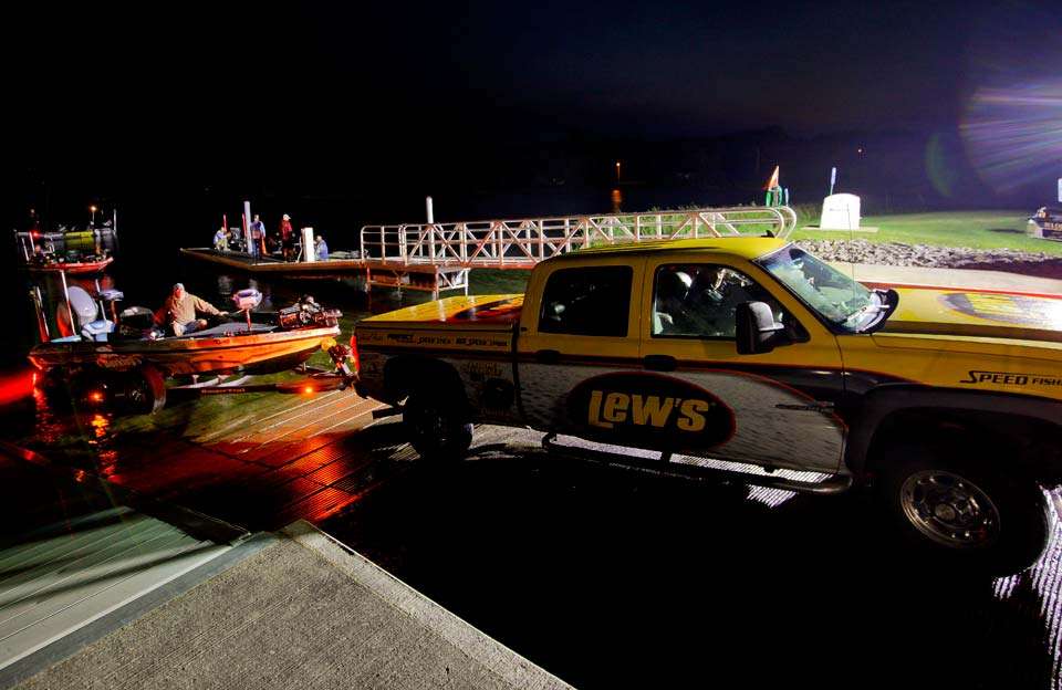 Day 2 at the Huk Bassmaster Elite at St. Lawrence presented by Black Velvet began not long after dawn in Waddington, N.Y. 