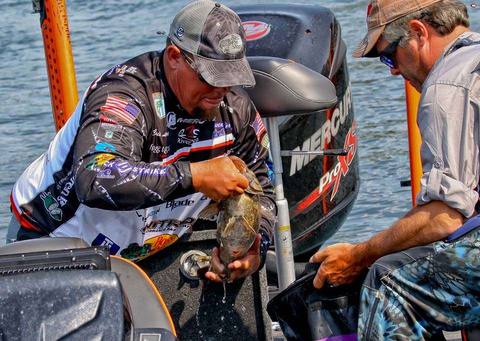 Take a look behind the scenes on Day 2 of the 2018 HUK Bassmaster Elite at St. Lawrence River presented by Black Velvet. 