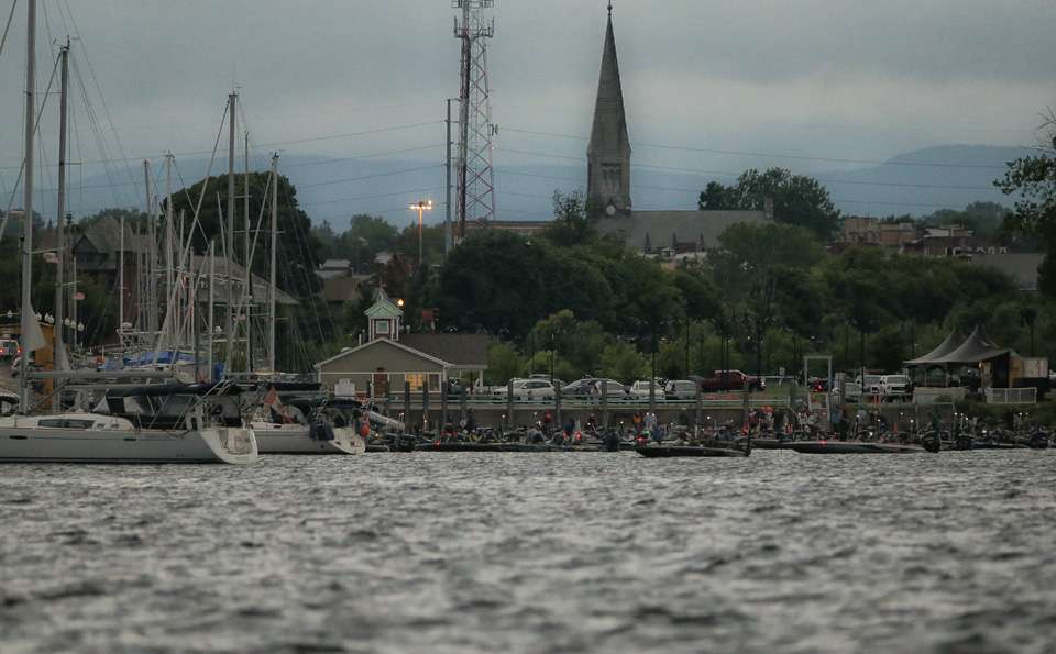 The pros and cos race to their starting spots on the first morning of the 2018 Bass Pro Shops Eastern Open #3 at Lake Champlain.
