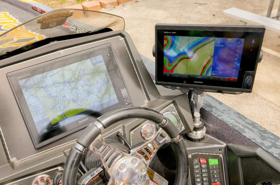 Garmin 10 and 12-inch units are installed on the dash. The 12-inch unit is used for mapping while running, then switched to a combo of mapping and 2D sonar after shutting down. The 10-inch unit is a zoomed map and 2D Sonar while running, then goes to clear view down and side imaging after shut down. 