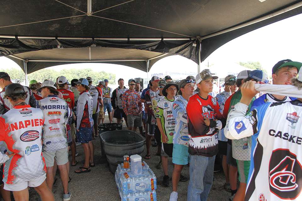 Day 2 is in the books and the teams gathered at the tanks to see who would make the Top 12 for the 2018 Mossy Oak Fishing Bassmaster High School National Championship presented by DICK'S Sporting Goods at Kentucky Lake.