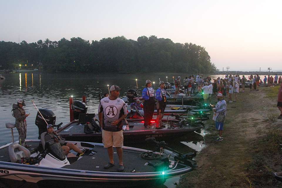 The final day of the Mossy Oak Fishing Bassmaster High School National Championship presented by DICK'S Sporting Goods on Kentucky Lake got underway with the Top 12 leaving Paris Landing State Park.