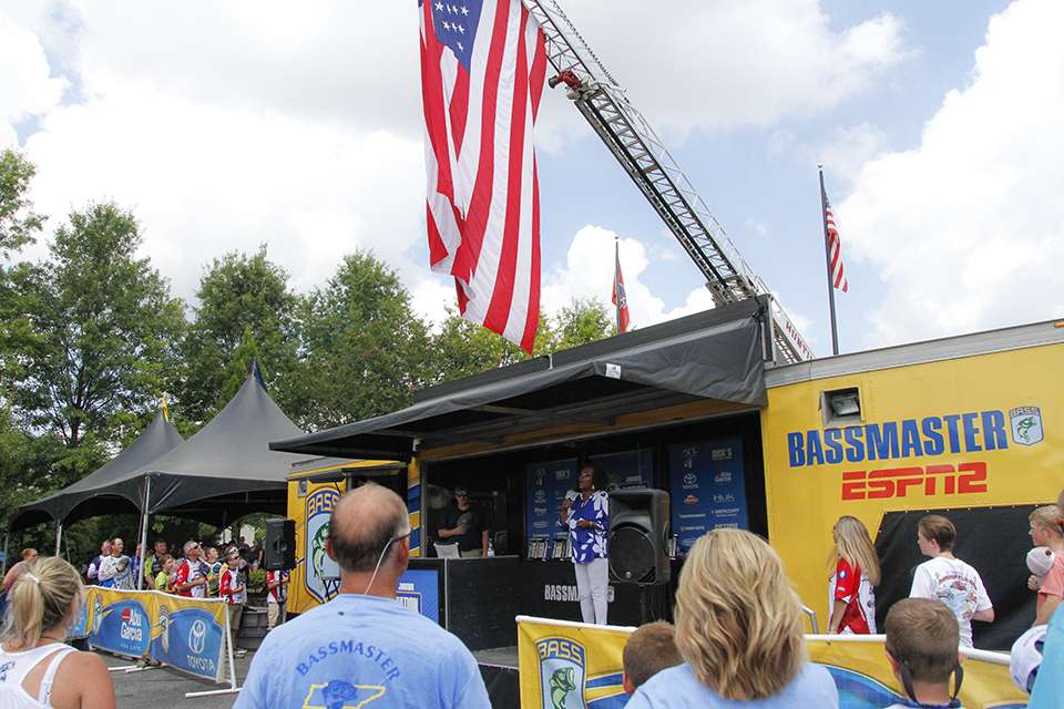 The final day's weigh-in got underway in downtown Huntingdon, TN for the Bassmaster Junior Championship.