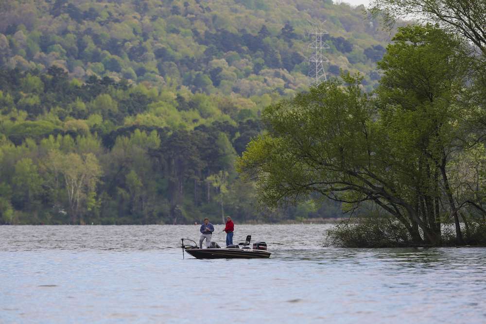 <h4>9. Lake Guntersville, Alabama</h4><br> [69,000 acres] The Big G has gone through some tough times in recent years, but it seems this Tennessee River fishery is back. Just last year, 20-pound bags were winning single-day derbies. This past March, however, it took 30.02 to win an Alabama Bass Trail event. You were not in the Top 11 if you didnât have at least 25 pounds. As for the 20-pound mark, there were 38 teams that topped it. Although the double-digit fish are still in hiding, there were 13 over 7 pounds weighed in, with an 8.5 winning big-fish honors. 