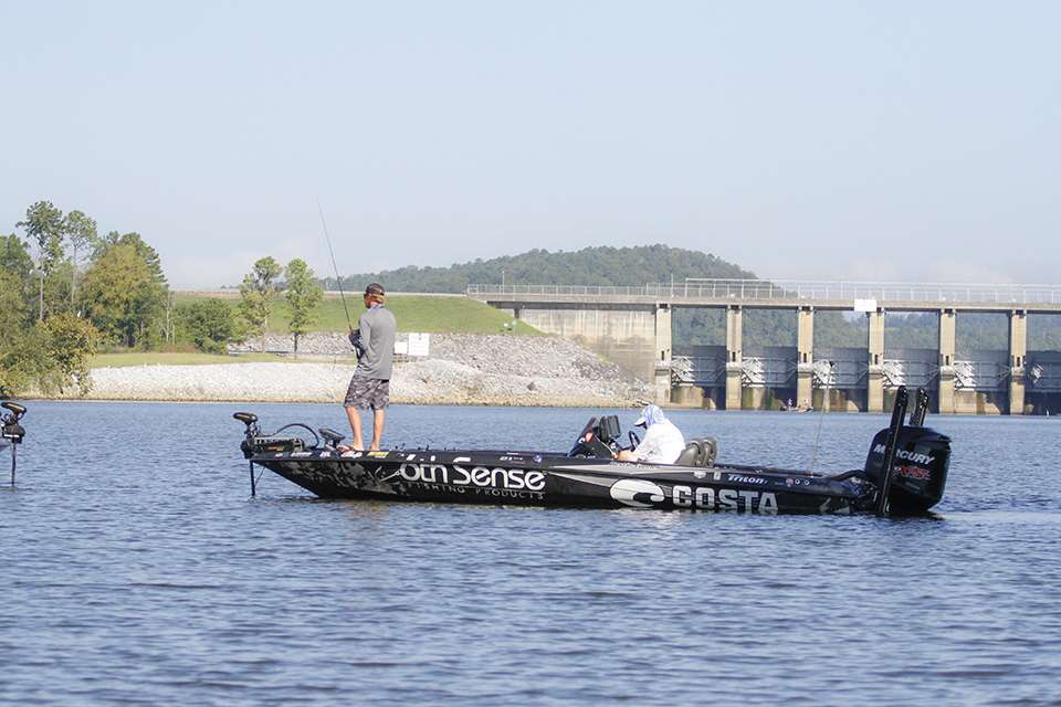 At 9:30 the water still hadn't been released through the dam and anglers were still buying time to upgrade their bags.
