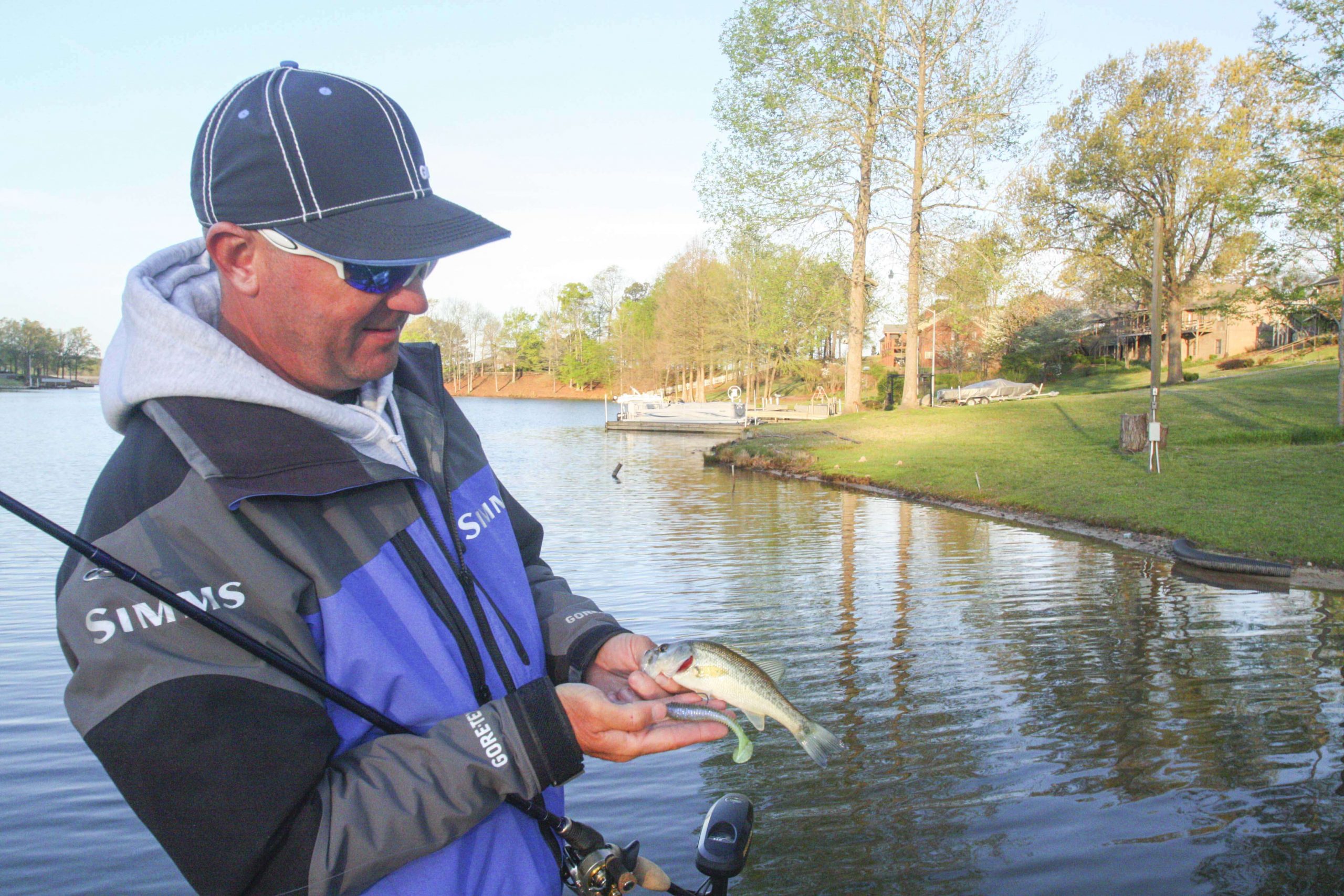 <b>7:18 a.m.</b> He switches to a shad colored 4-inch Keitech Swing Impact swimbait rigged on an 1/8-ounce head and catches a tiny largemouth off a moored pontoon boat. âAmazing! I didnât know bass got this small!â<br>
<b>7:23 a.m.</b> Grigsby retrieves a white 1/2-ounce Venom spinnerbait past a sunken tree. 