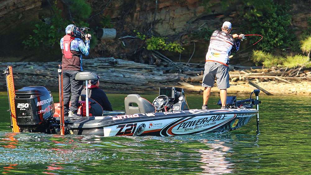 Follow Chris Lane and Chad Pipkens as they fish day 2 on Carters Lake.