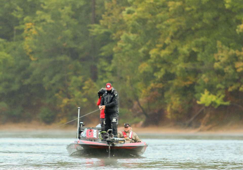 Spend an hour with Gerald Swindle as he gets going early on the final day of the 2018 Mossy Oak Fishing Bassmaster Classic Bracket.