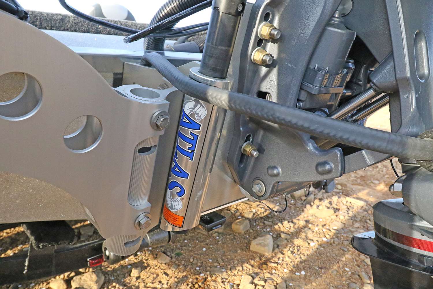 A T-H Marine Atlas Hydraulic Jack Plate moves the Yamaha 250 along the Y axis.
