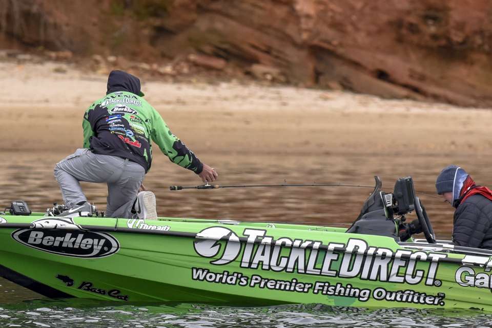 Head out early with Ray Hanselman Jr and Adrian Avena as they battle it out early Day 3 of the 2018 Mossy Oak Fishing Bassmaster Classic Bracket.