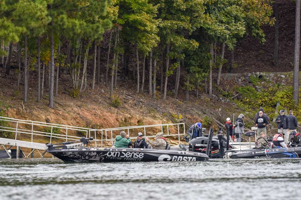 Follow the day 3 action between Dustin Connell and Greg Vinson as they  fish Caters Lake.
