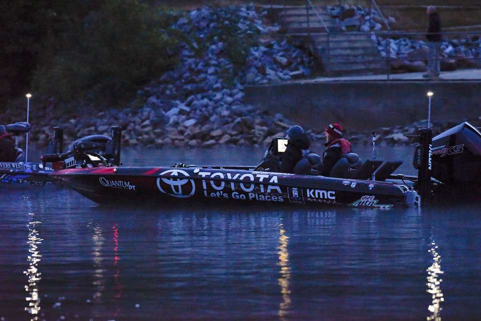 Take a look at the first hour of competition at the 2018 Mossy Oak Fishing Bassmaster Classic Bracket.