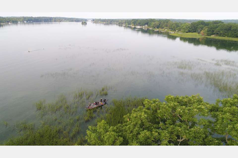 <h4>(8th Overall Top 10) 2. Thousand Islands (St. Lawrence River), New York</h4><br>
[50-mile stretch] This picturesque bass fishery has excellent largemouth fishing, but the green ones tend to be overlooked due to the abundance of hefty smallmouth bass that thrive in these clear waters. Legendary bass pro Kevin VanDam won his 24th Bassmaster tournament, an Elite Series event, on the St. Lawrence River in July 2017. His four-day weight of 90-3 is one of the highest tallies of smallmouth ever recorded in an Elite Series tournament. VanDam also caught the 6-5 big bass. The Top 5 anglers all averaged over 20 pounds of bass per day.
