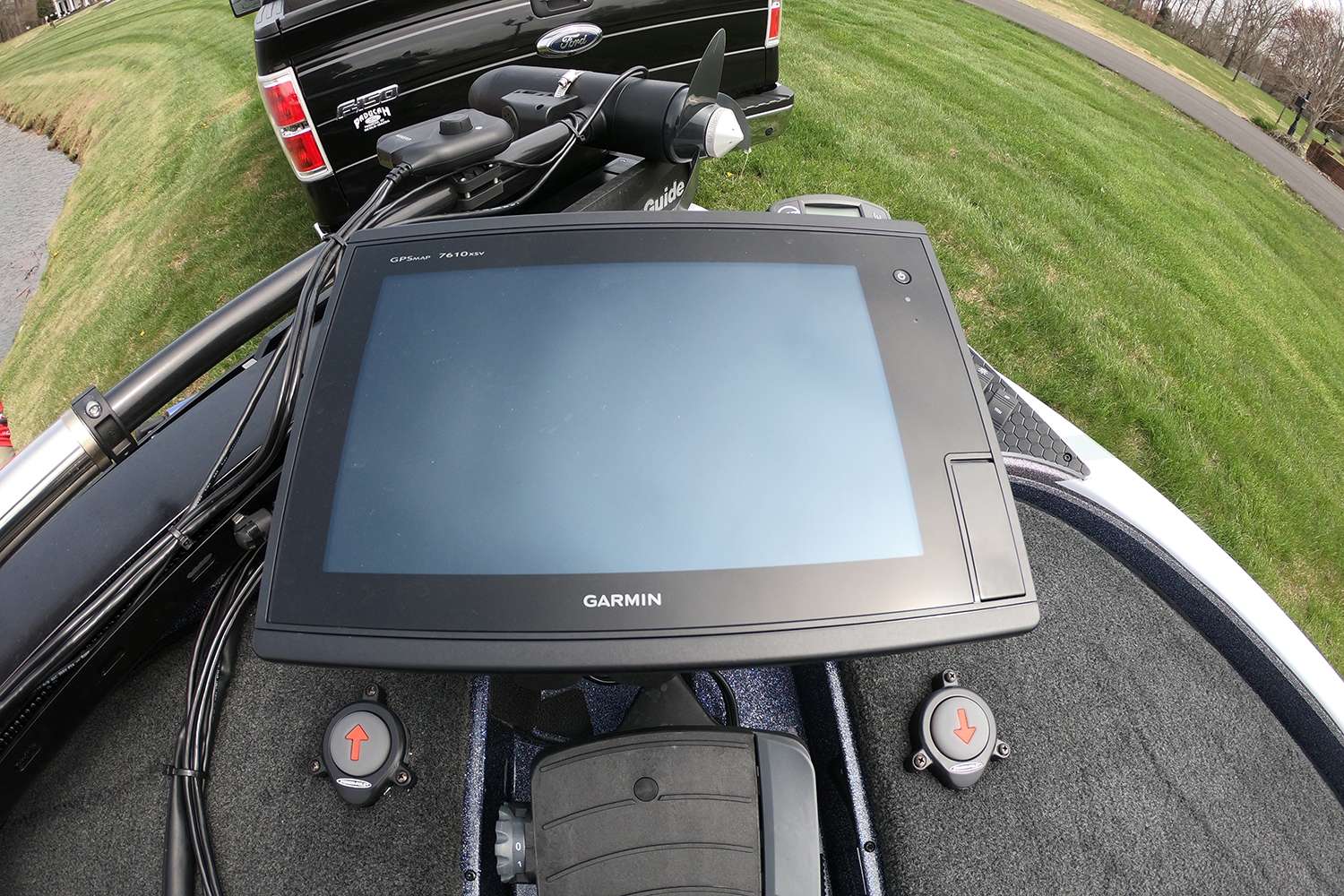 At the bow his main information center is a 10-inch Garmin 7610, which is ideal for all forms of subsurface information gathering, including Panoptix.