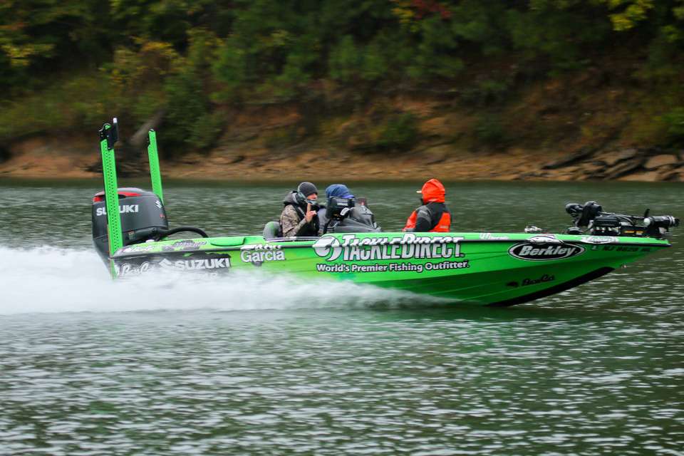 Catch up with Adrian Avena as he takes on the final day of the 2018 Mossy Oak Fishing Bassmaster Classic Bracket.