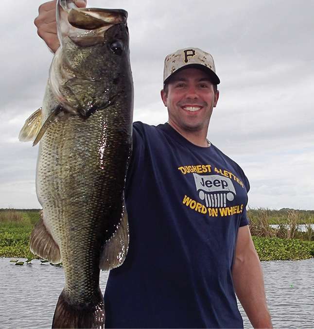 10-12 <br> <b>John Barron</b> <br> Garcia Lake, Florida<br> Shiner with float and weight 