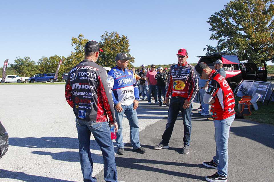Toyota pros Gerald Swindle, Mike Iaconelli, Kevin VanDam and Terry Scroggins gather and chat.