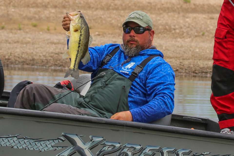 <b>Arkansas River </b><br>
Harvey Horne proved that betting on the come pays off in springtime bass fishing. Prespawn bass moved into his area each day, and the wise angler picked them off as they arrived during the April tournament. 
