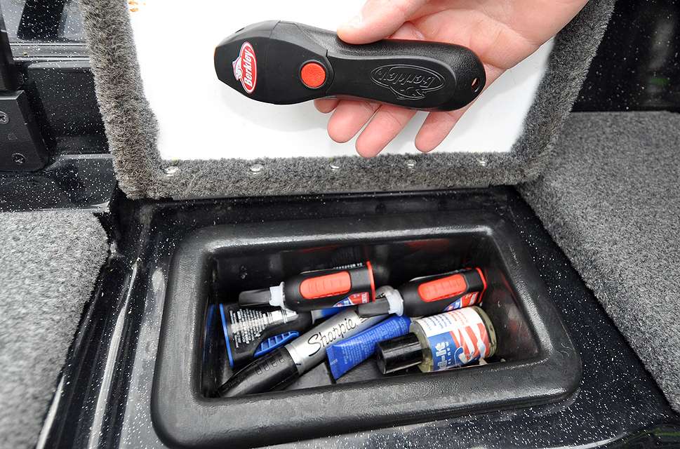 Another small compartment next to the previous one holds super glue, a line stripper, a marking pen, a fizz needle and other small items.
