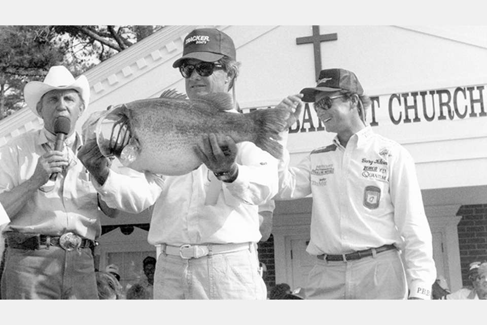 The bait made some noise during the 1970s, but virtually disappeared until May 1991 when Clunn used it to win the Truman Bassmaster Invitational. It took another dive off the face of the earth, only to reappear in 2000 when Clunn used it to win an FLW event on Beaver Lake and finish second in another on the Mississippi River.