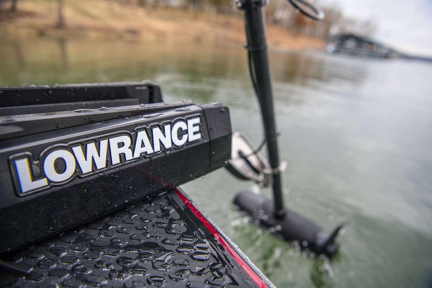 <B>Plug-and-Play Lowrance Sonar</b><BR>
Ghost offers two integrated sonar nosecone options, including HDI (CHIRP and DownScan Imagingâ¢) and optional Active Imaging 3-in-1 (CHIRP Sonar, SideScan and DownScan Imagingâ¢) transducers. All motors ship standard with an HDI transducer, but can be upgraded with a different nosecone at any time.
