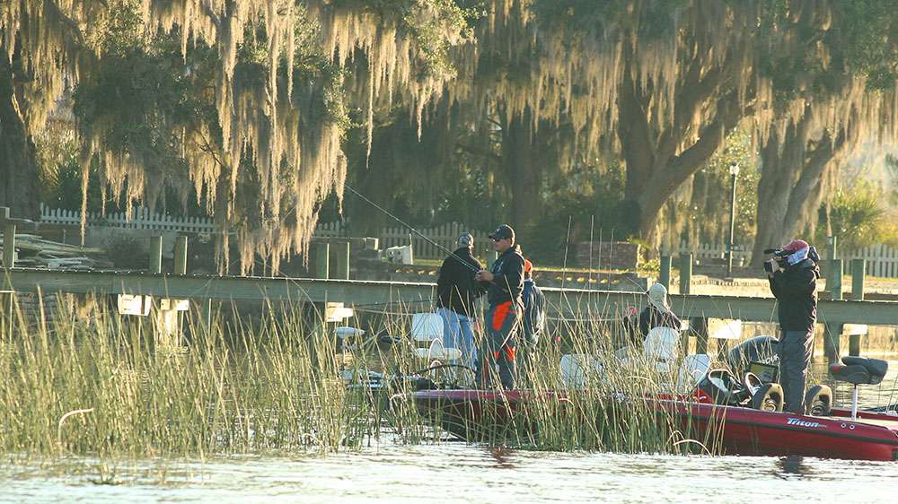 Chris Johnston having an awesome morning on Day 3 of the Power-Pole Bassmaster Elite at St. Johns River. 