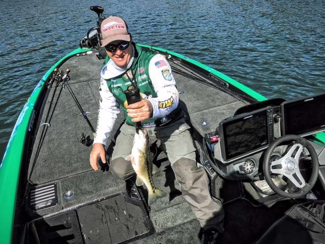 After another lull...Scott culled up.  If he can get rid of the 1 3/4 pounder in the box, he plans on spending the rest of the day looking for a giant.