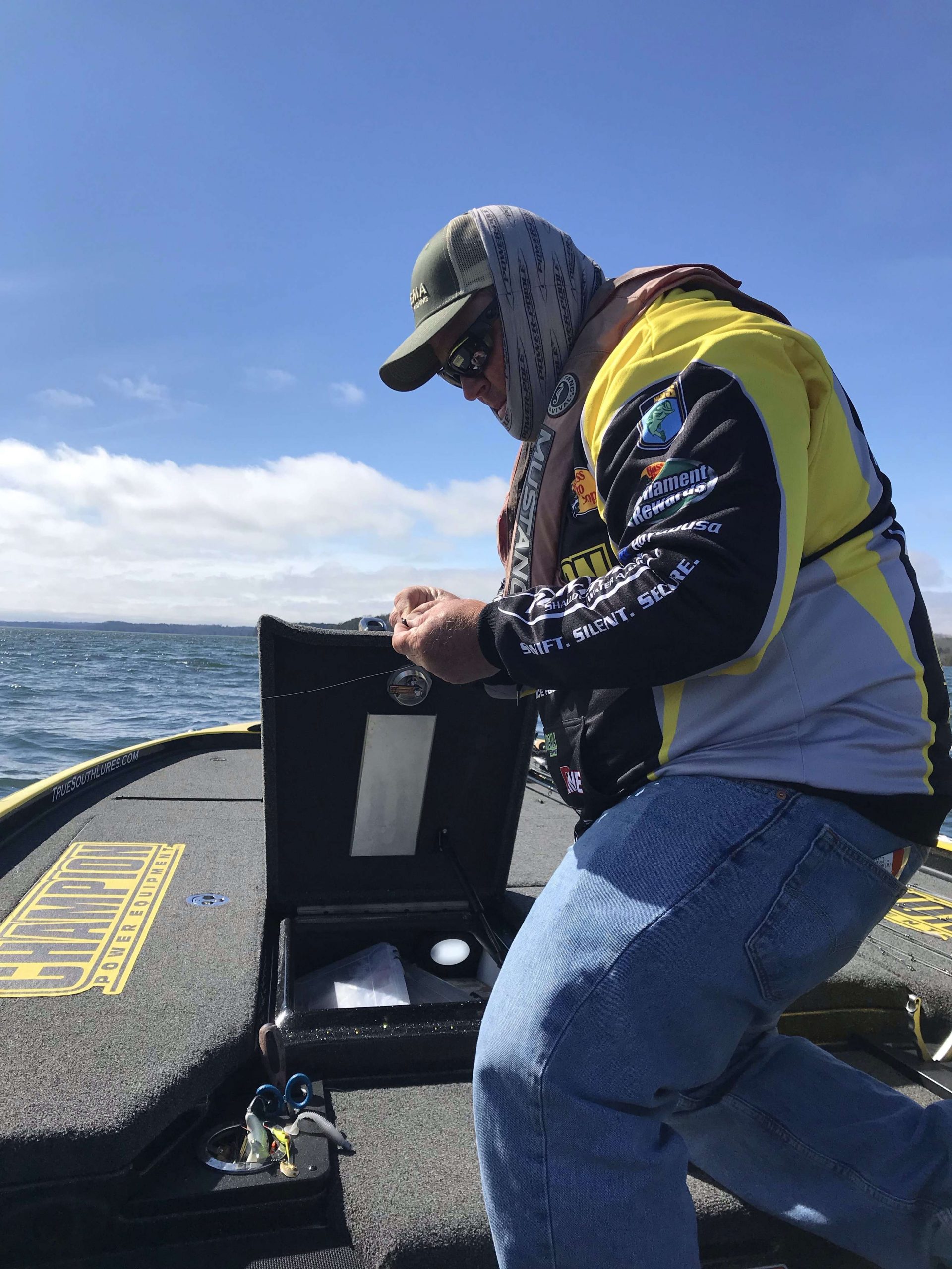 Shane Lineberger is one fish from a limit, and likely one good fish from making his first elite series top 12. He hasnât had a bite in 2 hours, and now heâs having battery challenges. With that said, heâs made a move, is tying on a different lure, and has just under 2 hours to get that one solid bite he needs.